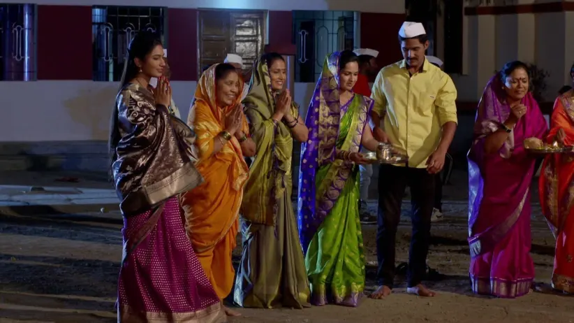 Sheetal celebrates Holi with her family – Lagira Zhala Jee Highlights