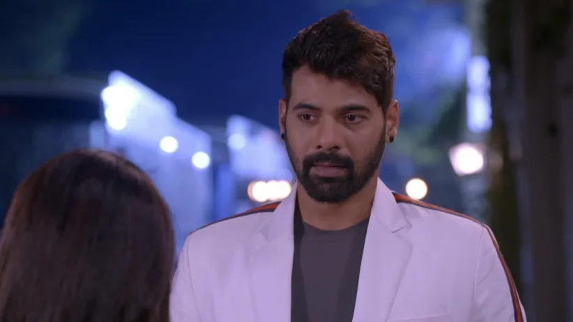 Abhi mistakenly talks to Biji - Kumkum Bhagya