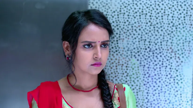 Vikrant proposes to Aarati - Gattimela