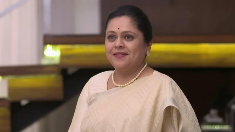 Sonya argues with Jaydeep and Aaisaheb for thinking that Isha is Rajnandini - Tula Pahate Re