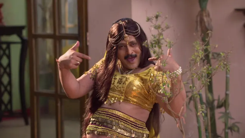 Reading Laila Majnu's love story makes Vibhuti hallucinate Tiwari as Laila - Bhabi Ji Ghar Par Hai