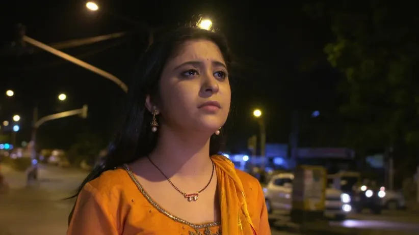 Isha learns about Vikrant's deceit - Tula Pahate Re