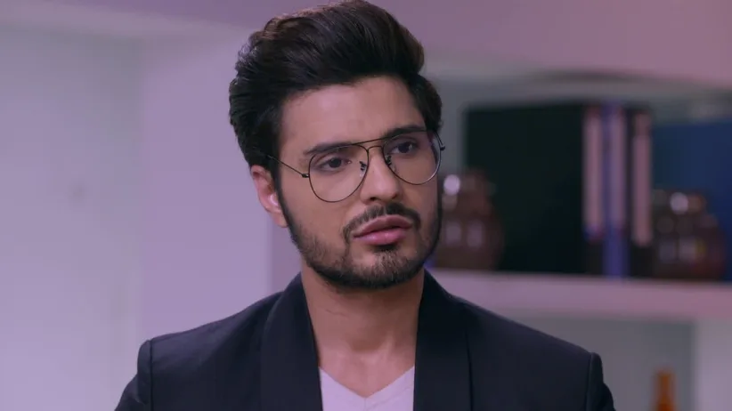 Riya runs over Pragya with her car - Kumkum Bhagya