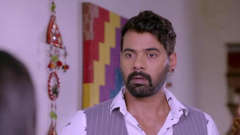 Abhi finds Pragya's earrings at Prachi's house - Kumkum Bhagya