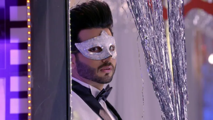 Karan and Srishti spot Sanjana worrying for Sherlyn's arrival - Kundali Bhagya