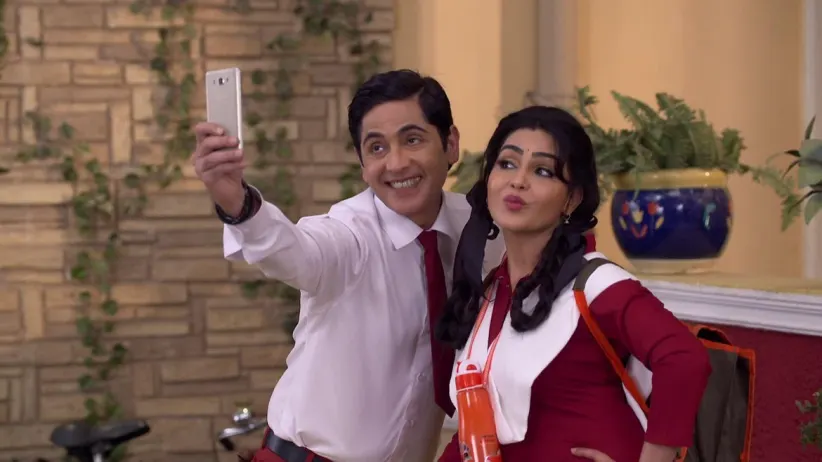 Vibhuti convinces Angoori to quit school - Bhabi Ji Ghar Par Hai