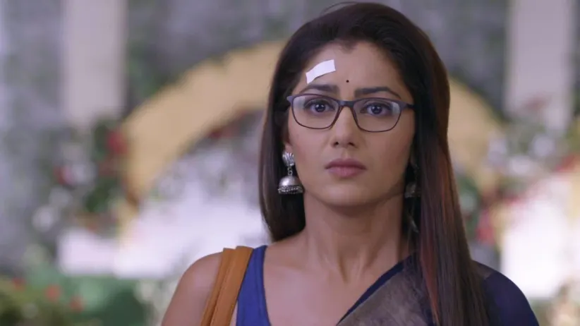 Pragya goes to Mehra Mansion to meet Riya and Abhi - Kumkum Bhagya