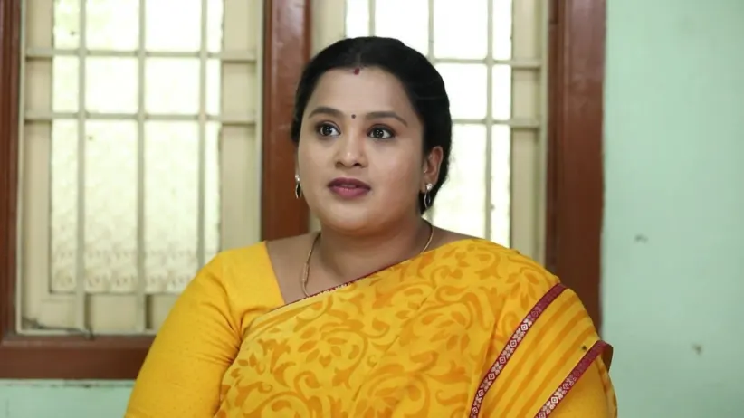 Kanmani Tries to Tell Senbakavalli a Truth About Rasathi - Oru Oorula Oru Rajakumari