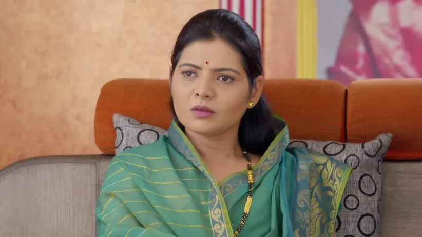 Jayashree and Bhaiyya successfully manage to oust Taisaheb from their home - Lagira Zhala Jee