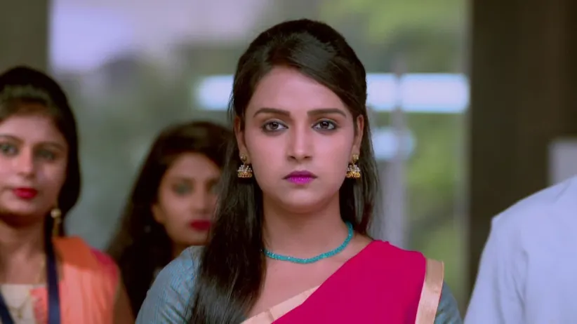 Sarika tries to instigate Gautham against Vikrant - Gattimela