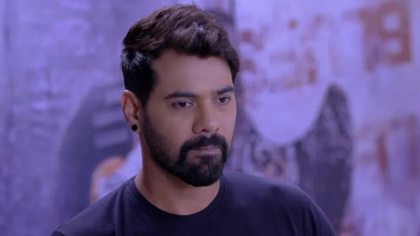 Abhi kicks Prachi and Shahana out of the house - Kumkum Bhagya