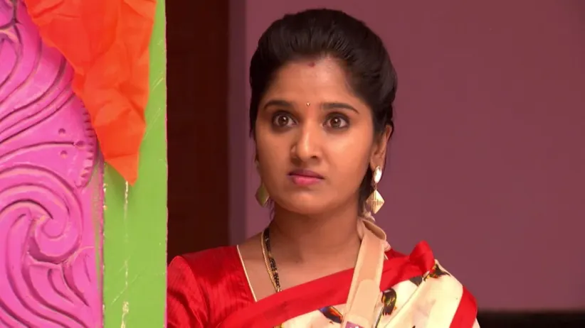 Nitya asks the priest to perform the ritual in her name - Kalyana Vaibhogam