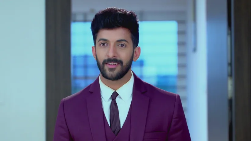 Paarvathi Promises to Help Aditya - Paaru