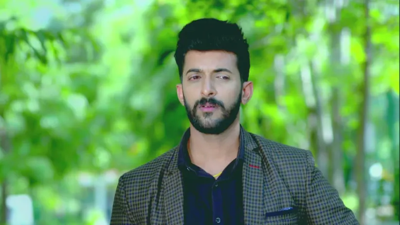 Aditya and Paarvathi Fall in Trouble - Paaru