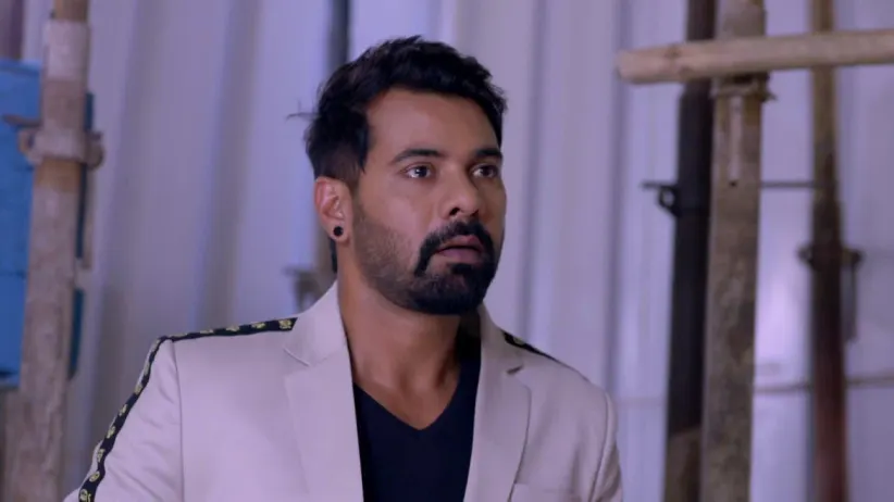 Abhi and Pragya meet after 20 years - Kumkum Bhagya Highlights