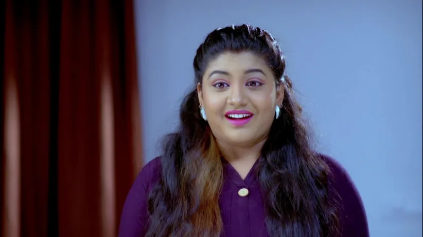 Aditya Tries to Console Paarvathi - Paaru