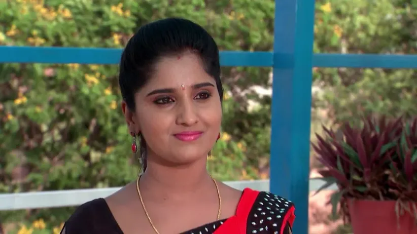 Manga changes the design of Nitya’s dress - Kalyana Vaibhogam