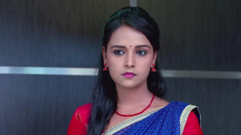 Vikrant sees Aarati and Gautham partaking in a 'puja' at the temple - Gattimela