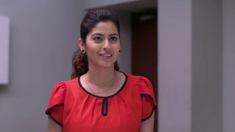 Isha's changed demeanour startles everyone in the office-Tula Pahate Re