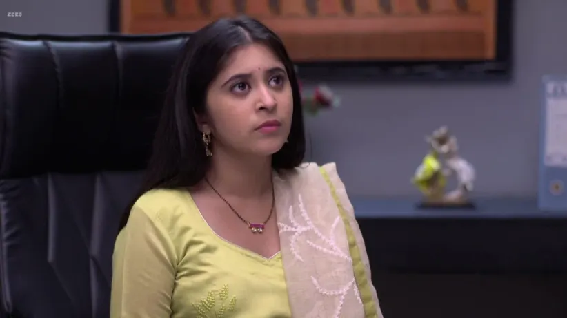 Isha's overall demeanour reminds Jhende of Rajnandini-Tula Pahate Re