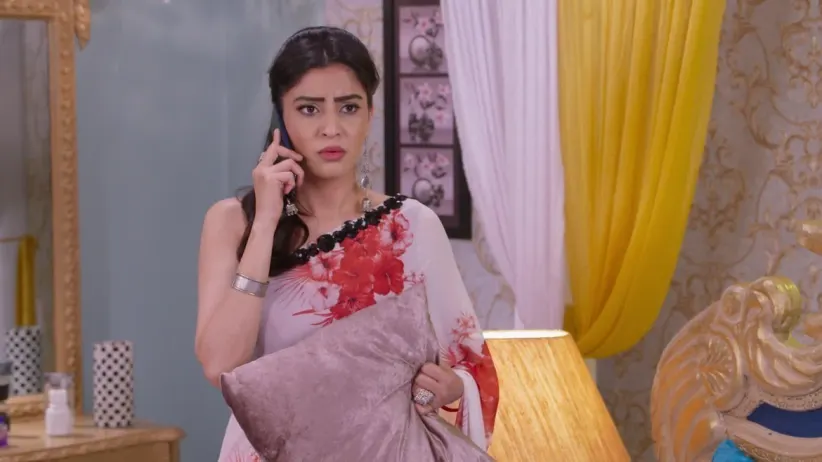 Abhi visits Pragya's home-Kumkum Bhagya