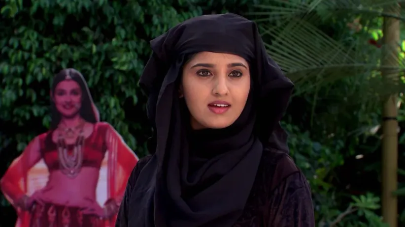 Manga wears a saree in the fashion show - Kalyana Vaibhogam