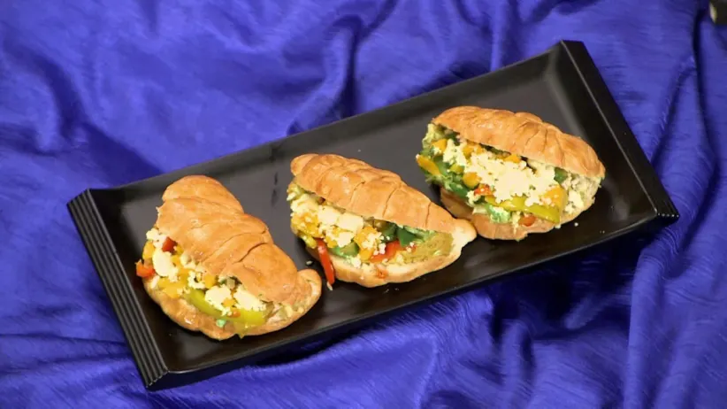 Chef Devwrat Jategaonkar prepares scrumptious recipes - Aamhi Saare Khavayye