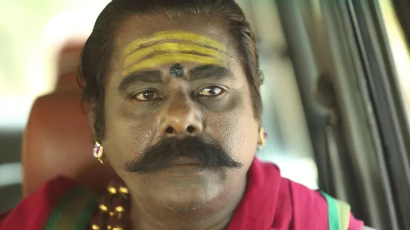 Rudhra gets mesmerised by the wizard - Yaaradi Nee Mohini Highlights