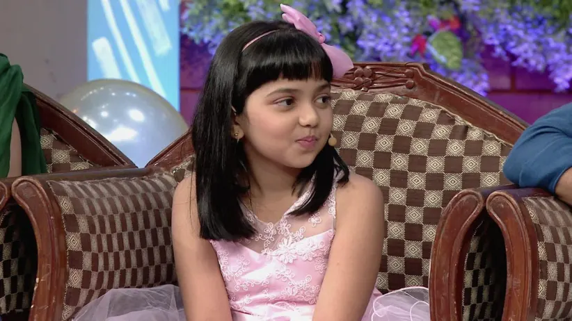 Nilesh Sabale has fun with the kids of the celebrity guests-Chala Hawa Yeu Dya