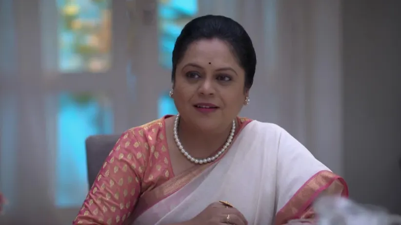 Feeling helpless, Jhende and Mayra decide to call Vikrant back - Tula Pahate Re