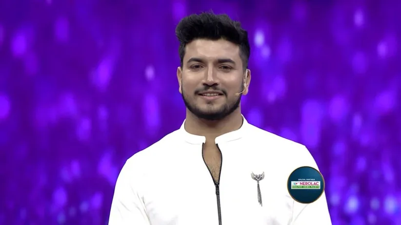 Meera wins hearts with a 'Sathyan Maashu' song - Saregamapa Keralam