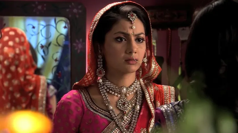 Priya is about to be married to Tarun-Sindhooram