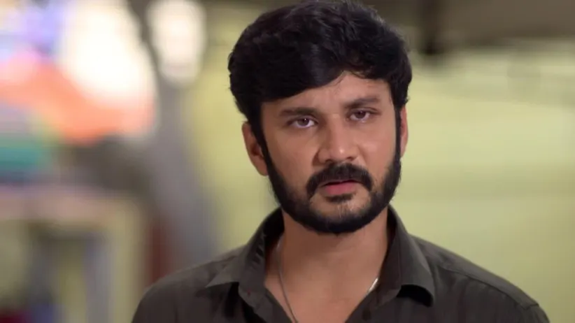 Divya Stops Prabhu from Revealing Sathya’s Name to Janaki - Sathya