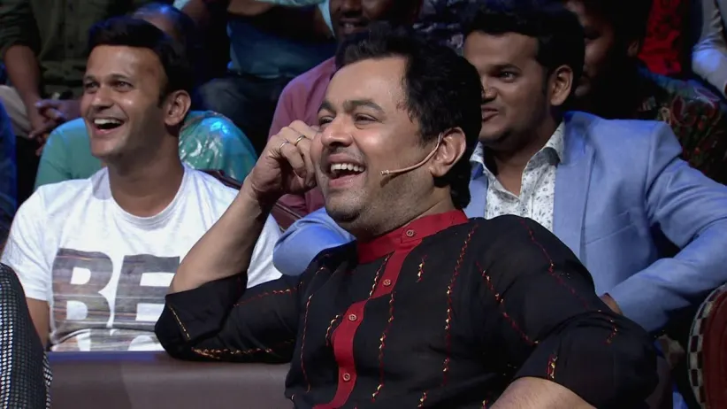 Avdhut Joshi and Raj Hanchanale's rib-tickling act entertains the audience-Chala Hawa Yeu Dya