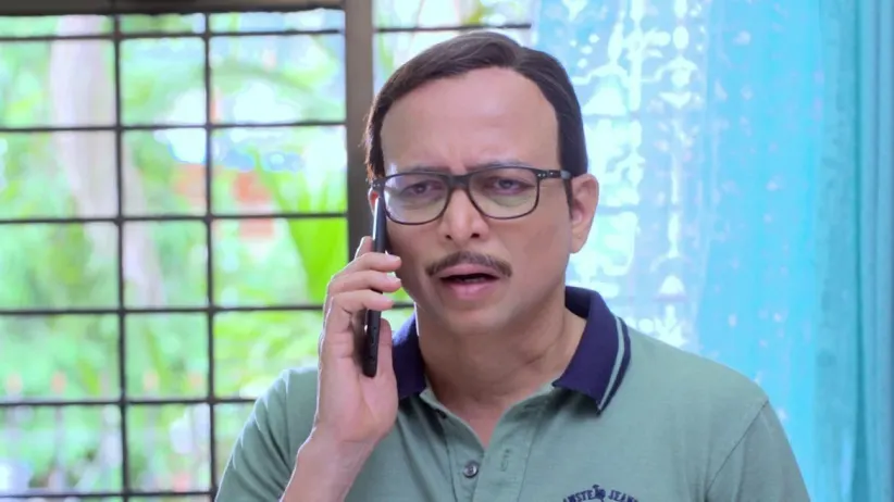 The conversation with Pratibha over the call frazzles Sadanand - Phulpakhru