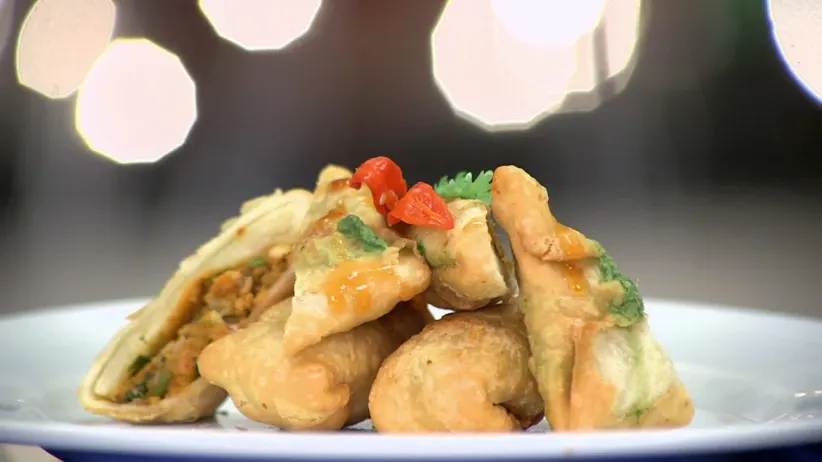 Surekha Joshi impresses Sankarshan with her delicious recipes - Aamhi Saare Khavayye