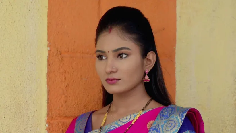 Blaming Sheetal for Ajinkya's disappearance, Jiji refuses to take her home - Lagira Zhala Jee