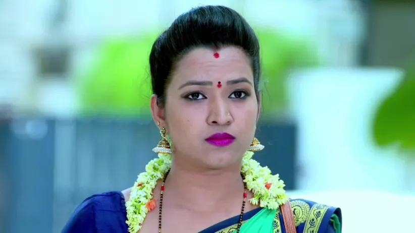 Vedanth and Vikrant think about ways to sneak into Amulya's house-Gattimela