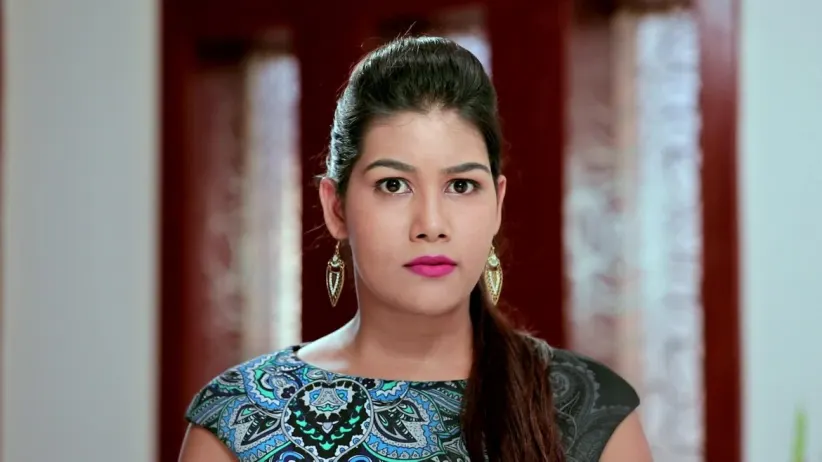 A blindfolded Rishi recognises his kidnapper-Kamali