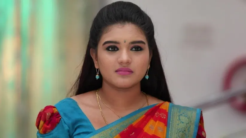 Parvathy confronts Mithra-Sembaruthi
