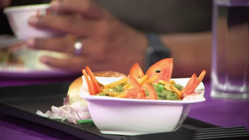 Chef Devwrat Jategaonkar exhibits his impeccable culinary skills - Aamhi Saare Khavayye