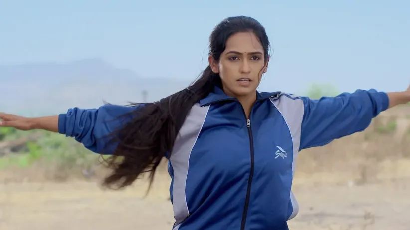 Sheetal undergoes the strenuous army training while tending to baby Arjun - Lagira Zhala Jee