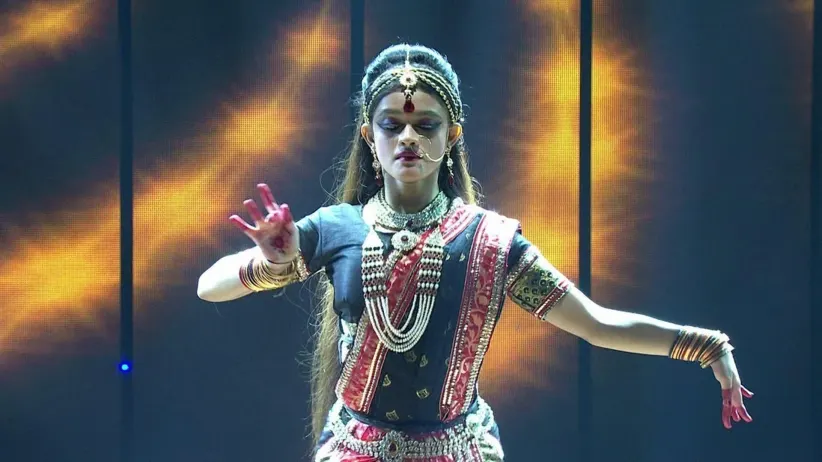 Episode 11 - One contestant makes her way directly to the Top 12 - Dance India Dance Season 4