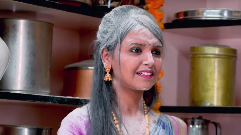 Adya is surprised to see Vikrant at Amulya's house-Gattimela