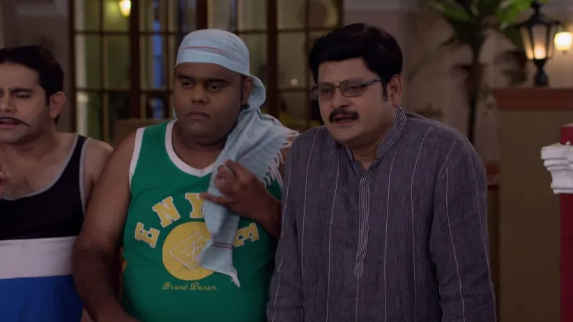 Tiwari makes fun of Vibhuti Narayan - Bhabi Ji Ghar Par Hai Highlights