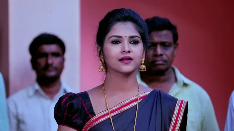 Kamali tries to handle a tricky situation at Chandru's factory-Kamali