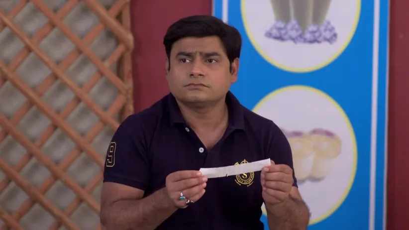 Saxena tries to help Vibhuti and Tiwari with their restlessness - Bhabi Ji Ghar Par Hai