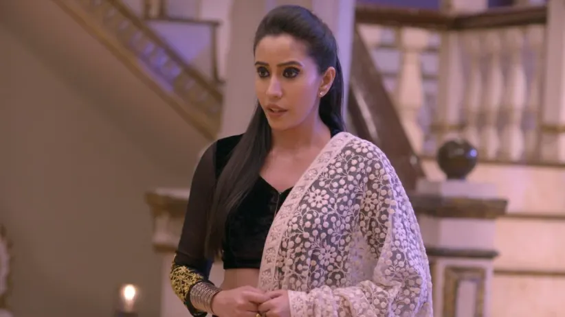 Mohini’s reflection disappears-Manmohini