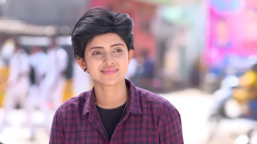 Sathya Saves the Couple from the Police - Sathya