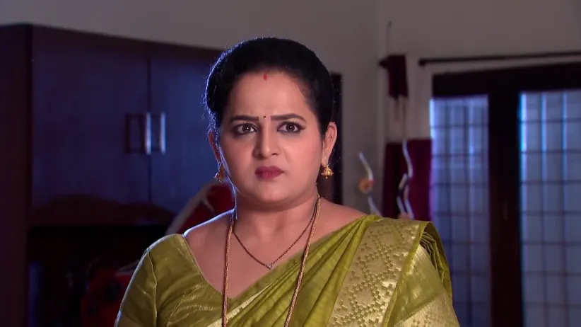 Gita tactically convinces Ram to let her continue tailoring- Gundamma Katha